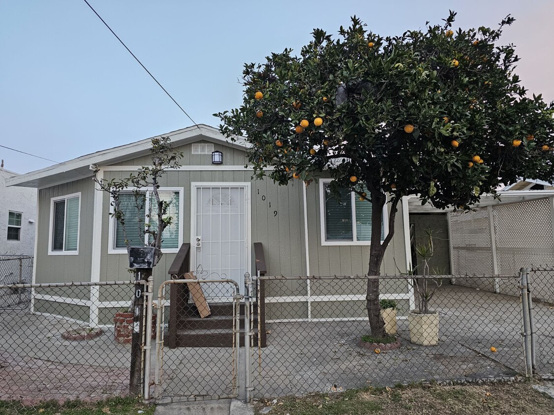 Primary Photo - 1019 Hoover Ave