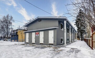 Building Photo - 818 E 10th Ave