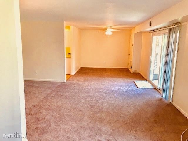 Building Photo - 2 br, 1 bath Condo - 216 Park Terrace Ct.
