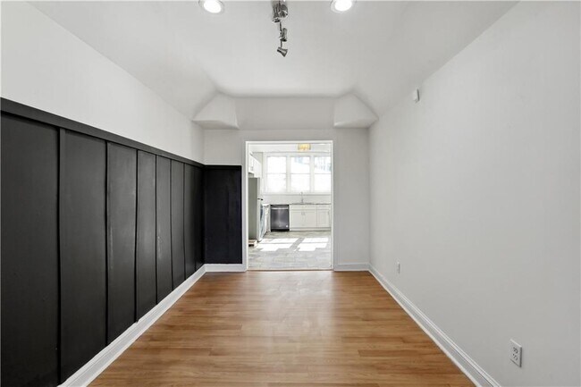 Building Photo - 1512 Flat Shoals Rd