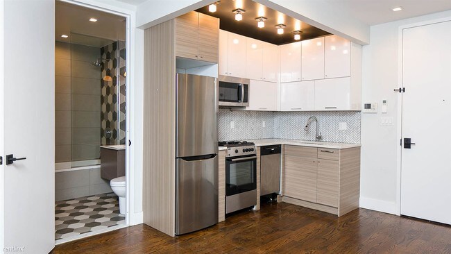 Foto del edificio - 1716 Summerfield St