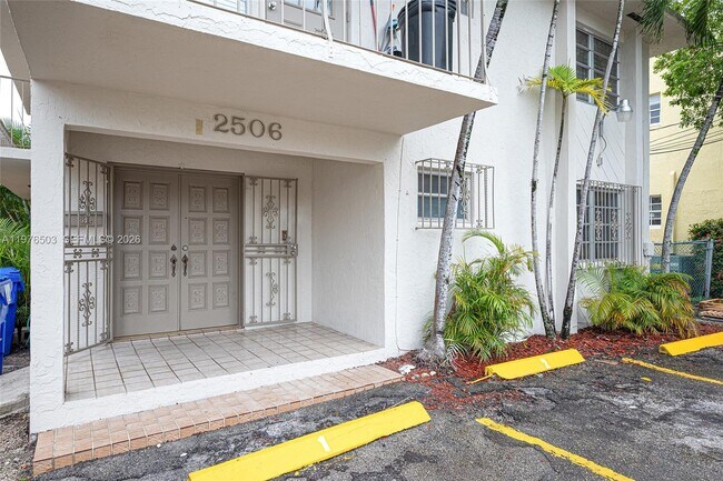 Foto del edificio - 2506 SW 9th St