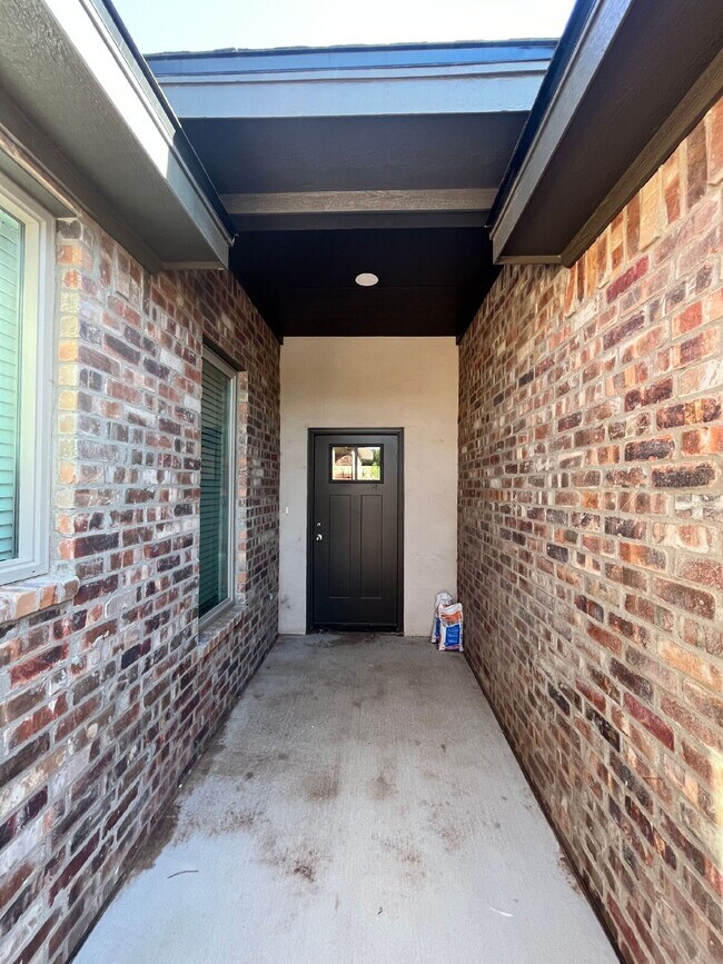 Foto del edificio - 2 Bedroom Home with Easy Access to Slide Road