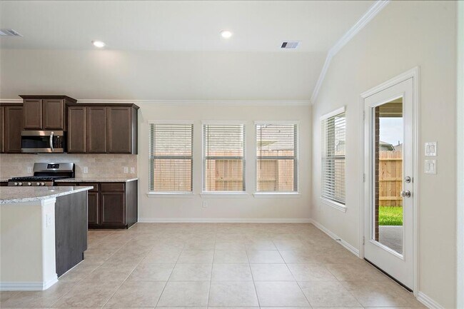 Foto del edificio - 9010 Lost Castle Wy