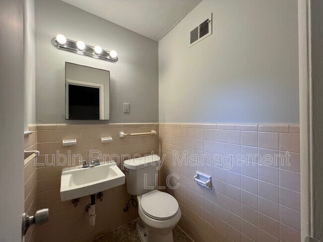 Foto del edificio - 3185 Range Line Rd