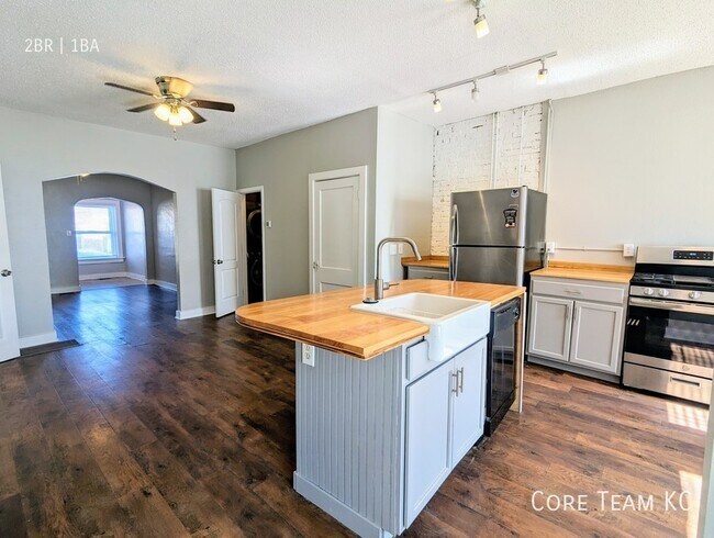 Building Photo - First Floor 2 Bedroom in Strawberry Hill