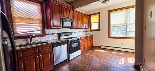 Building Photo - 97 Elm St