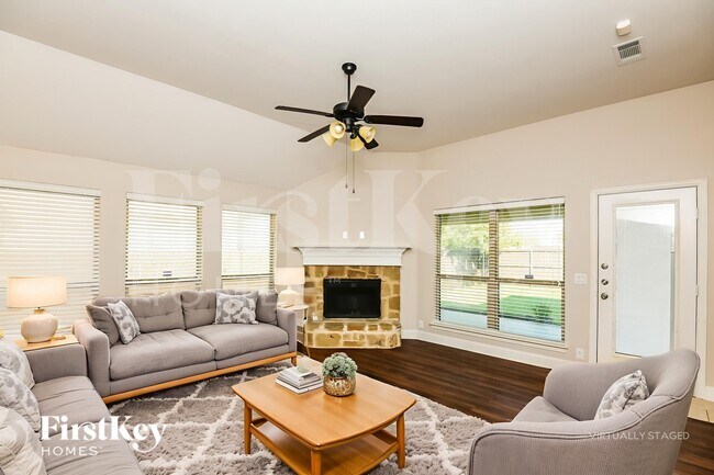 Foto del edificio - 826 Graham Dr