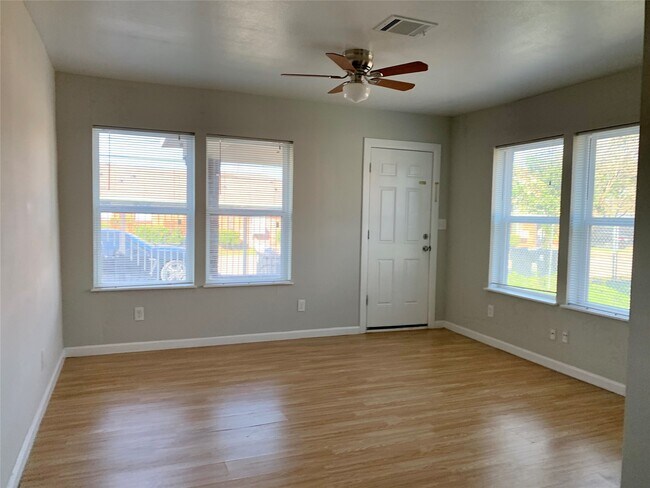 Foto del edificio - 5024 Jefferson St