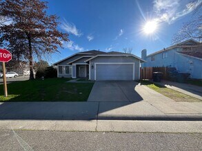 Building Photo - 8484 Hollow Oaks Ct