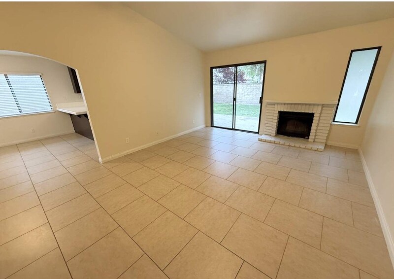 Primary Photo - 7047 5th Ave