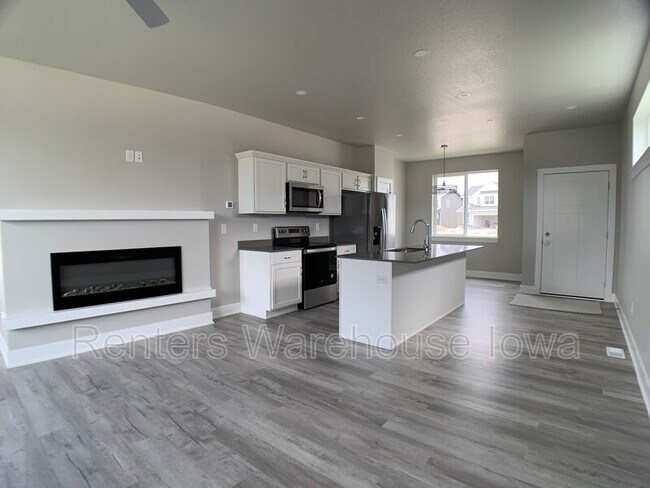 Building Photo - 1400 NE Cedarwood Dr