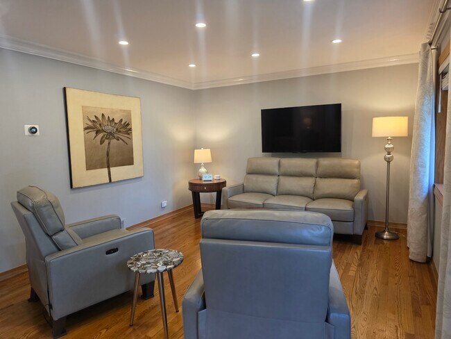 Foto del edificio - 1529 E Lincoln Ave