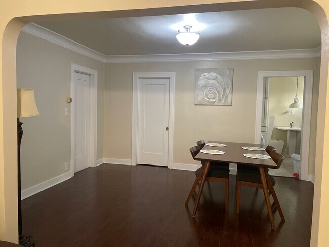 Foto del edificio - 216 N New Hampshire Ave