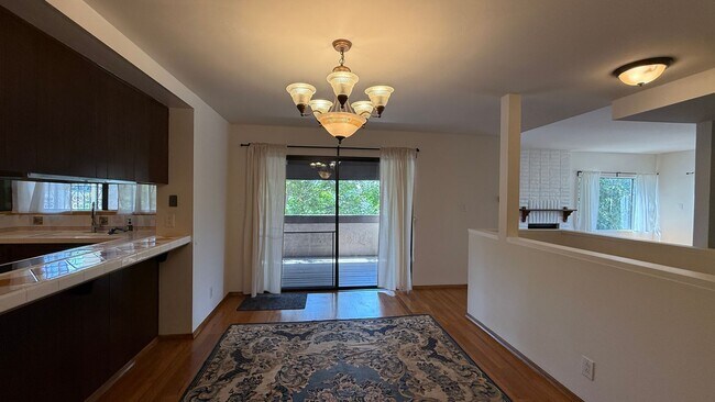 Foto del edificio - Spacious Townhouse For Rent at Montezuma T...