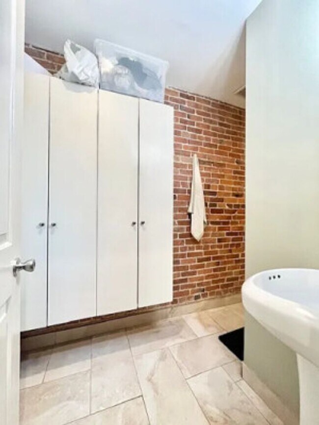 Foto del edificio - NEU 6 BED 3 BATH!!!!!