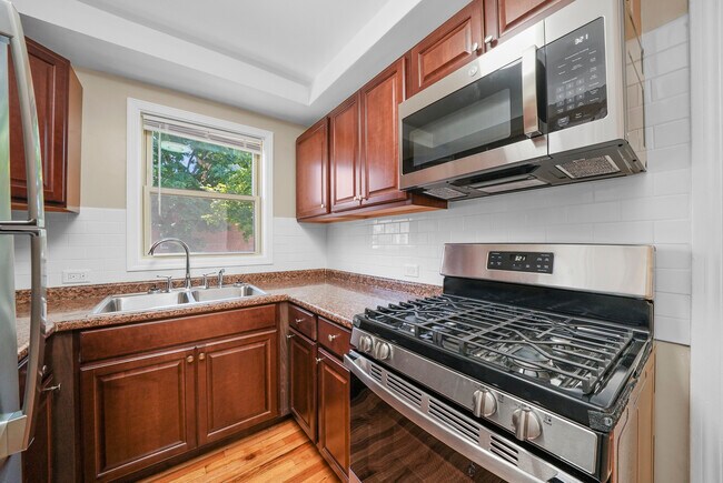 Building Photo - 9059 S Laflin St