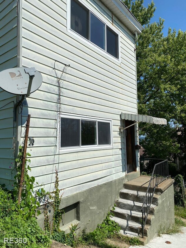 Primary Photo - 2 br, 1 bath House - 990 Proctor Way