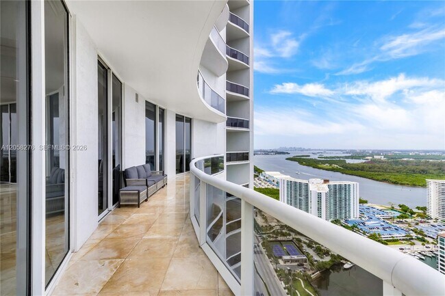 Foto del edificio - 16001 Collins Ave