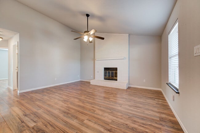 Building Photo - 812 Peregrine Dr