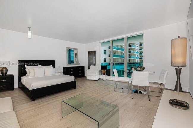 Foto del edificio - 2301 Collins Ave