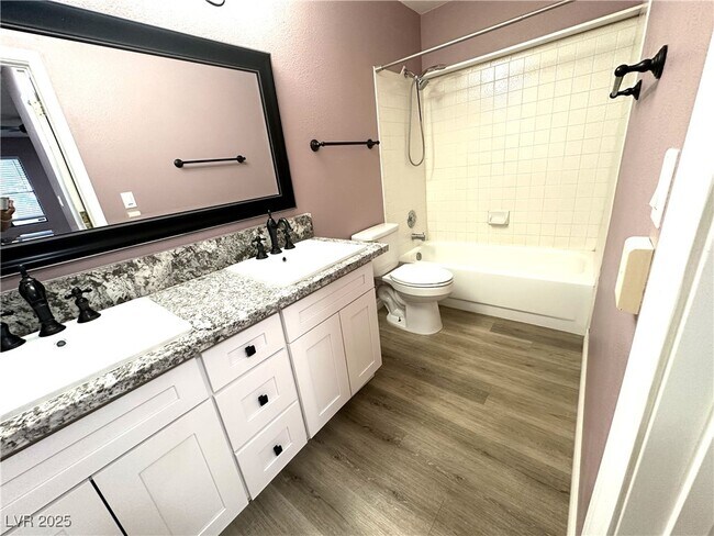 Foto del edificio - 1575 W Warm Springs Rd