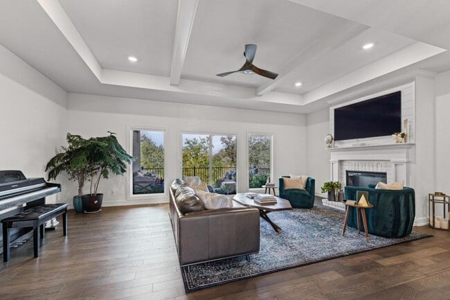 Foto del edificio - 5709 Bower Ln