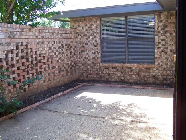 Building Photo - 4204 St Andrews Dr