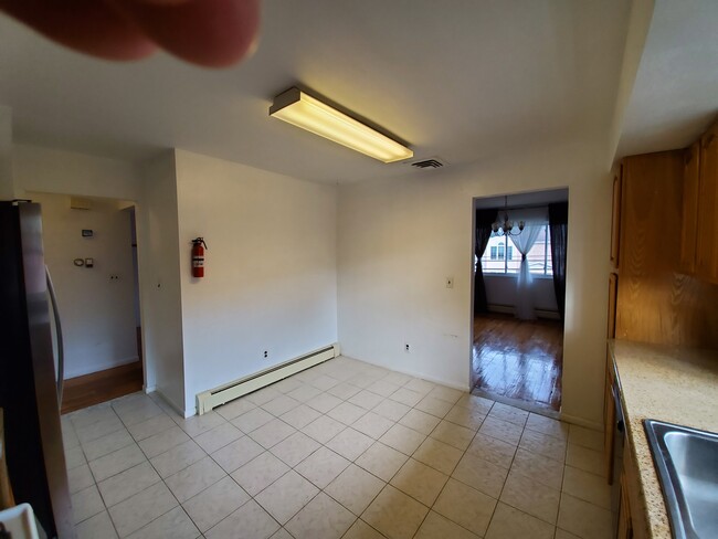 Building Photo - 2419 6th St