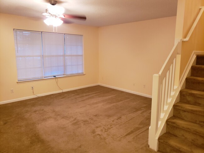 Foto del edificio - 9114 Charminster Ct