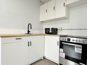 Building Photo - 1495 Gladstone Ave