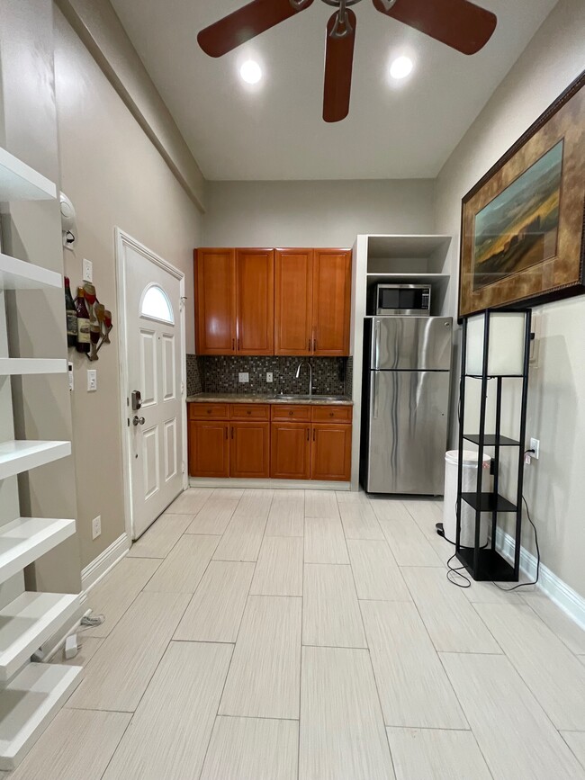 Foto del edificio - 7524 Fountain Ave