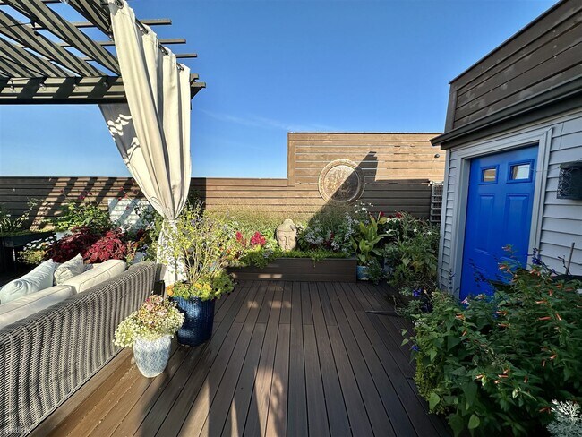 Foto del edificio - 4 br, 4 bath Condo - 3203 N Oakley Ave