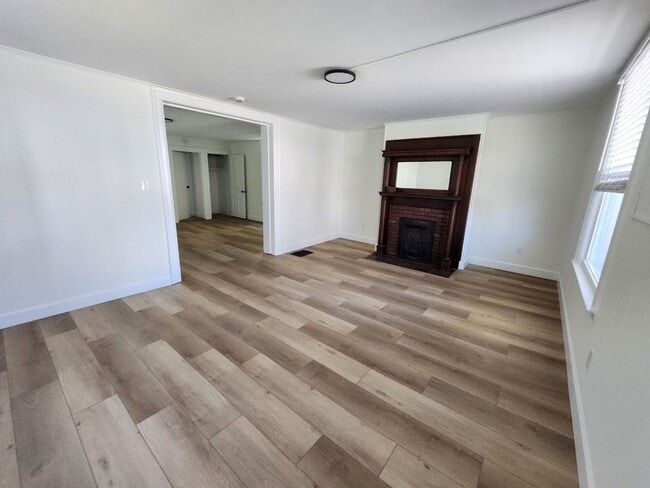 Photo - Spacious 4-bedroom house in Hamilton available mid-May