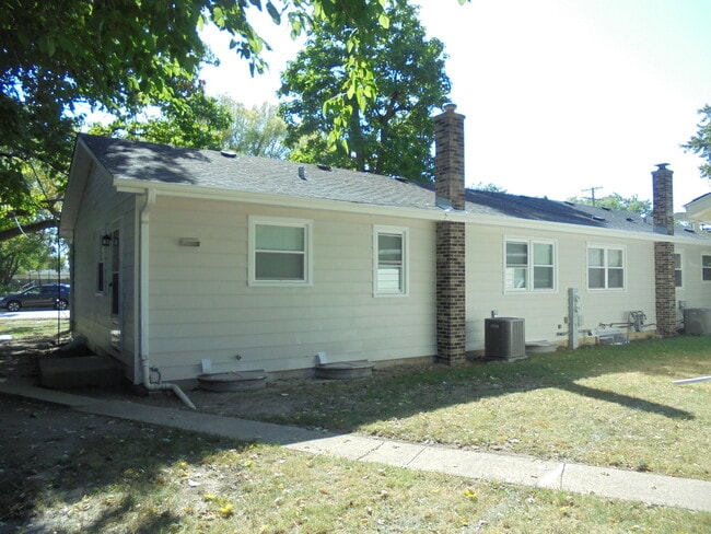 Building Photo - 1808 W Ridgeland Ave