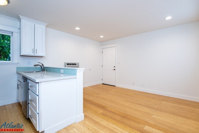 Building Photo - 296 Higdon Ave