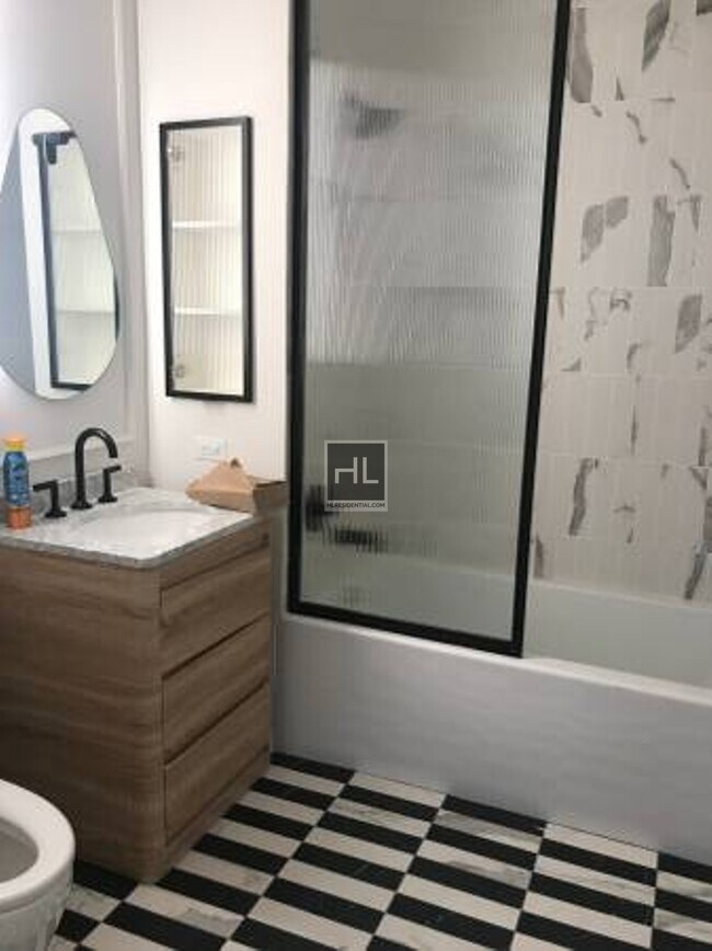 Building Photo - Wythe Avenue Williamsburg NO FEE!