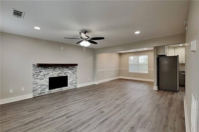 Foto del edificio - 104 Silvergrass Dr