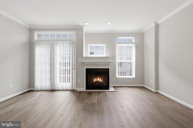 Building Photo - 986 Harrison Cir