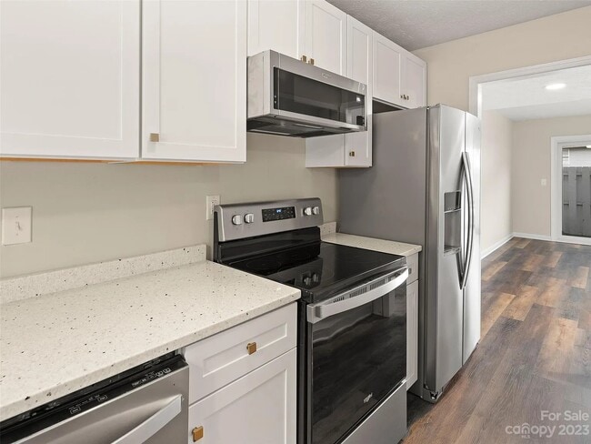 Foto del edificio - 305 Southway Garden Rd