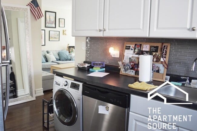 Photo - 3823 N Greenview Ave Apartment