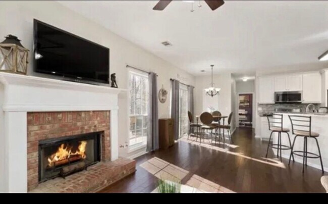 Foto del edificio - 5706 Amberside Ln