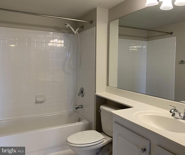 Foto del edificio - 11710 Old Georgetown Rd