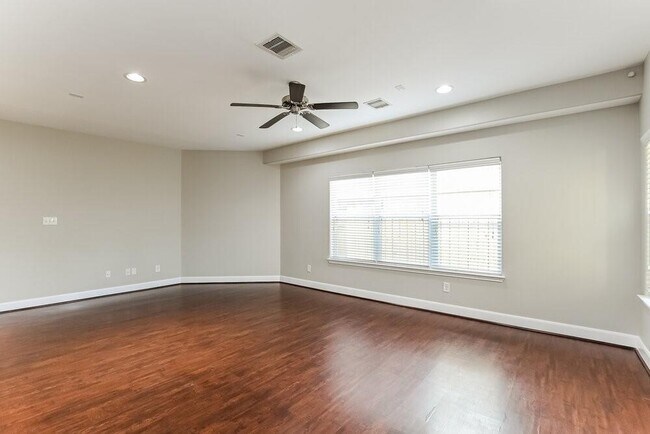 Foto del edificio - 2403 Lacyberry St