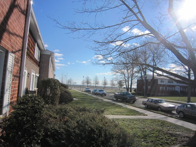 Building Photo - 35 Shea Ave