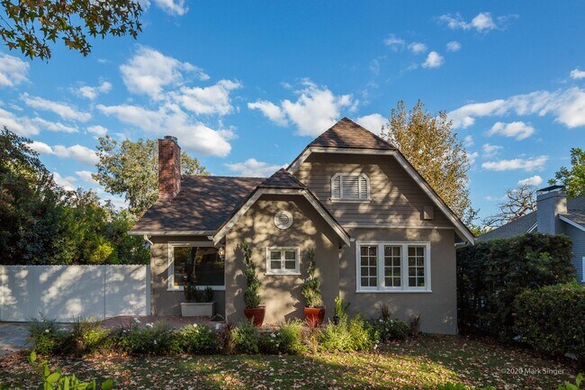 Foto del edificio - 1344 N Orange Grove Ave