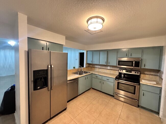 Building Photo - 681 Madrid Dr