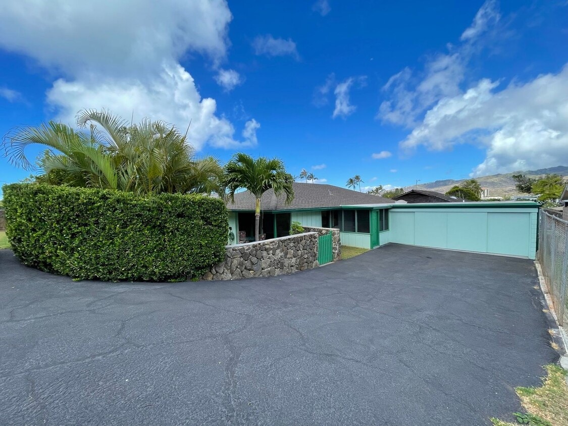 Photo - 282 LUNALILO HOME RD.