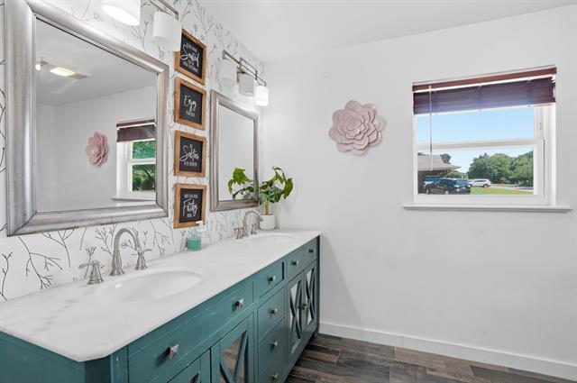 Foto del edificio - 5017 Fox Hill Ln
