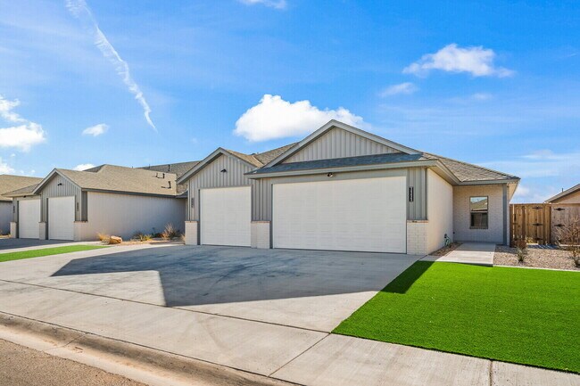 Building Photo - New Construction in Iron Horse!